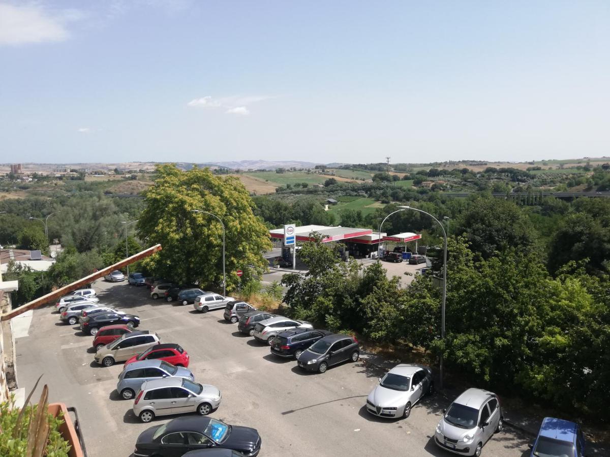 Dietro L'angolo *